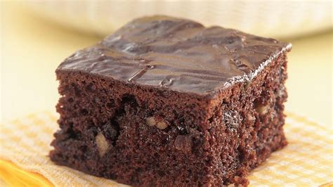This is a classic cake recipe that has been around for many years. Chocolate Honey Bun Cake - Life Made Delicious