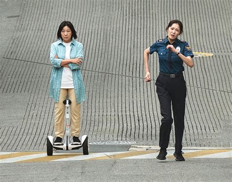 Cops hardly offers anything new in terms of plot, its timely exploration of the challenges women face in korea makes it worth a audience reviews for miss & mrs. 영화 걸캅스(Miss & Mrs. Cops, 2019) 후기, 결말, 줄거리 :: Barista7