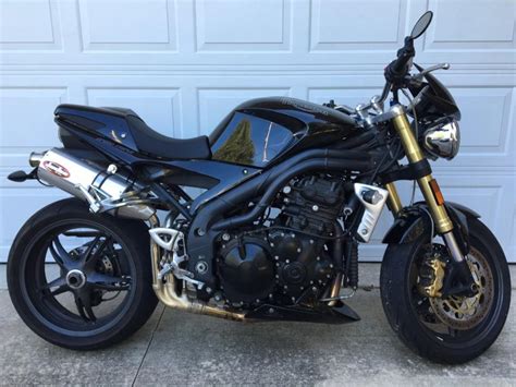 Mentre si vocifera di una daytona con cilindrata 645 (in barba ai 636 della ninja 6r) e di una st tutta nuova, la speed rende omaggio a carlo talamo e si rifà trucco e motore, diventando sempre più triple e sempre più speed. 2005 Triumph Speed Triple Motorcycles for sale