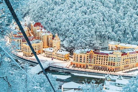 С тех пор поляна успешно развивается. Красная Поляна названа лучшим курортом для отдыха зимой