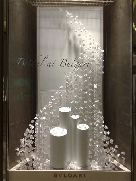 Whether you're looking to buy flowers and gifts like roses, orchids, gift baskets, bonsai trees, flowering plants or wedding bouquets, we have the highest quality blooms and the most talented florists who can create exactly what you order. » Bulgari Bridal windows, Singapore