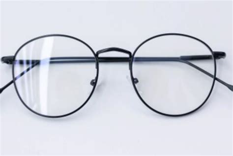 10 Rekomendasi Model Kacamata Yang Lagi Trend Saat Ini