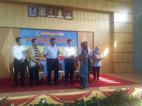 Urus setia hadiah pengajian ipt. Galeri Gambar