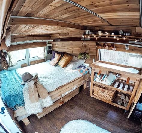 Only a single forward facing seat in vans here in the usa, the domestic companies such as ford and chevy make large vans but with terrible gas mileage and none of them are as tall. Pin by Cassie Trago on Campers, Buses, RVs, & Vans ...