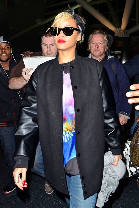Thelist Embracing The Bandana Bandana Styles Fashion Rihanna Style
