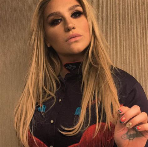 Kesha Topless Singer Unleashes Epic Assets Daily Star
