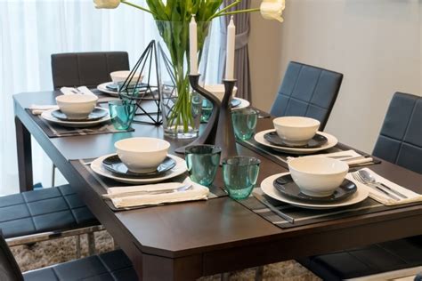 Charger plates have been in use since the 19th century. 27 Modern Dining Table Setting Ideas