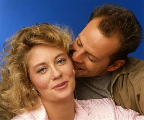 did moonlighting co stars bruce willis and cybill shepherd date in real life