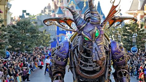 Ambiente de churreria, la parada para que disfrutes de un sencillo desayudo y reuniones familiares. La Disney Star on Parade pour les 25 ans de Disneyland ...