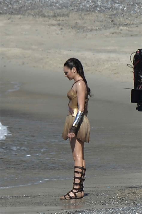Gal Gadot On The Set Of Wonder Woman At The Beach In Italy Celeb Donut