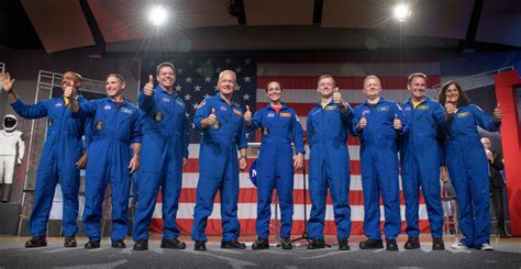 Meet The First Astronauts To Fly Commercial Us Spacecraft