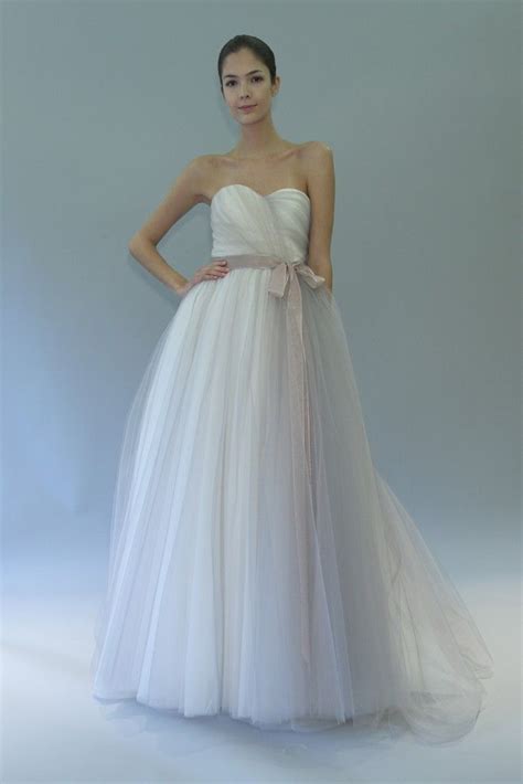With only 11 dresses, this carolina herrera bridal fall 2020 collection features a play on silhouettes. 7 Divine Wedding Dresses from Breaking Dawn Designer ...