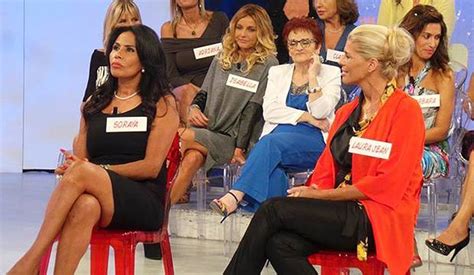 Carolina marconi è molto contenta della parrucca che è stata creata appositamente per lei da carolina marconi si è rasata i capelli a zero da sola. U&D: Soraya, la mamma di Carolina Marconi per il Trono ...