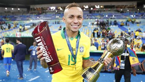 Gosto de futebol, de preferencia internaciona pernambucano cabra macho sim senhor. Everton Soares - Future Brazil Star Claims He Has 'An ...