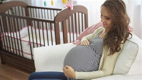 Tapi di samping itu, ada 5 hal penyebab nyeri perut di awal kehamilan yang perlu mama ketahui. Serba-serbi Kram Perut di Masa Awal Kehamilan, Bunda Perlu ...