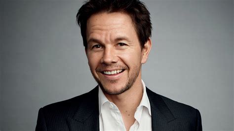 He first shared a throwback photo of himself, rocking a printed long. Mark Wahlberg viene nominato da Forbes come attore più ...