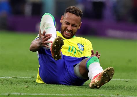 La Imagen Del Partido Neymar Lesionado Y Llorando En El Banquillo