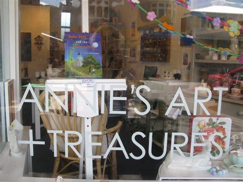 Annie's Art + Treasures