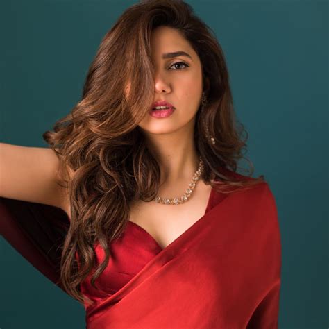 Mahira Khan Is Looking Stunning In Her Latest Shoot Reviewitpk
