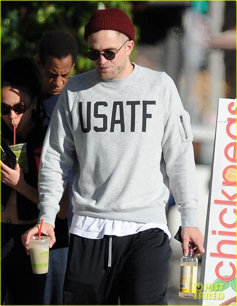 robert pattinson grabs fka twigs butt during pda filled outing photo 3247777 robert