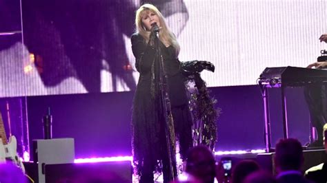Stevie Nicks Adds Headlining Dates To 2022 Tour Schedule 97 1fm The