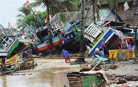 Learn about the 2004 tsunami and see the 2004 tsunami timeline. Zahl der Tsunami-Toten in Indonesien auf 429 gestiegen ...