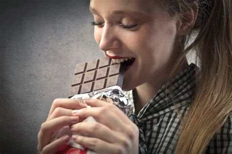 How To Choose Dark Chocolate And Its Awesome Benefits