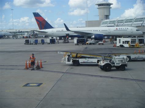 Filedelta Airplanes At Orlando International Airport
