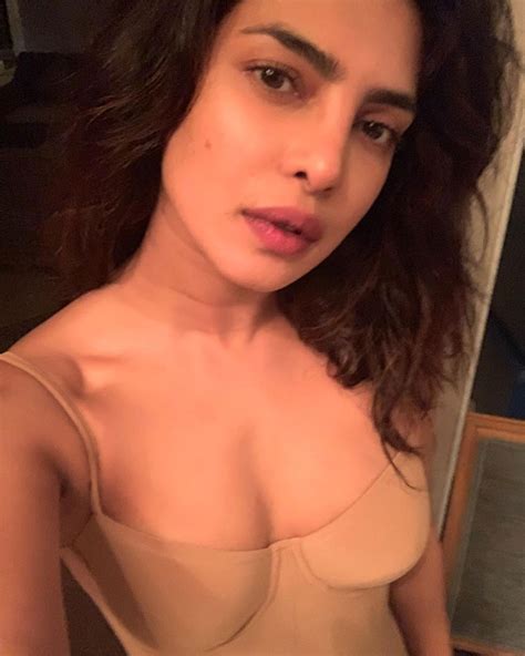 These 10 Selfie Of Priyanka Chopra Went Viral On Social Media Priyanka Chopra की 10 सेल्फी