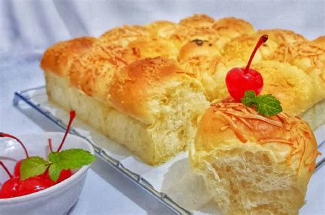 Berikut ini adalah resep roti sobek coklat keju dari buku berjudul 100 resep usaha boga kue & roti (2009) oleh lanny soechan terbitan pt. Resep Roti Sobek Susu Keju, Camilan Pas untuk Akhir Pekan ...