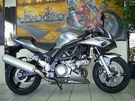 98 x 66 mm cooling system: 2006 Suzuki SV1000S | Photo by BikeFinder.co.za