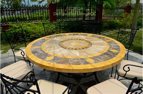 Droit de une table ronde en marbre isolé sur table de jardin mosaique et fer forgé phénoménal table rondeçŽ°ä £é£Žæ ¼å¥—æ. Table ronde Mosa 125 en mosaïque de marbre pour extérieur ...