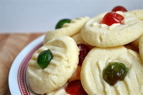 Using either your fingers or two forks, mix in the butter, until a soft dough is formed. Canada Cornstarch Shortbread Cookies - cornstarch recipes ...