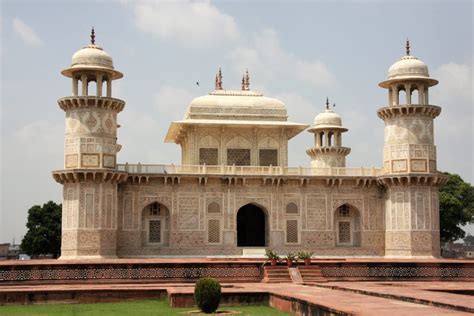 Indien er et af verdens største og mest folkerige lande og omtales ofte som verdens største demokrati. Indien Reiseziel Agra - lebhafte Stadt des Taj Mahal und ...