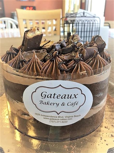 Gateaux Bakery And Café Chocolate Collar Cake Bakery Cafe Bakery Gourmet Cakes