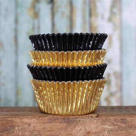 Published july 1, 2019 by lawanna. Use foil black & gold cupcake liners for baking Christmas cupcakes, muffins and more! These foil ...