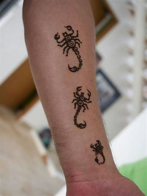 The henna tattoo designs are not permanent and fade away with time the look is unique and there beautiful henna tattoo. Henna Scorpions :-) | Men henna tattoo, Animal henna ...