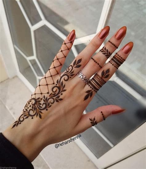 Gorgeous And Simple Henna Designs For The Minimalist Mehndi