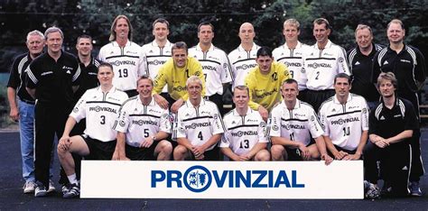 Erstmals seit 2014 gewinnt ein deutscher klub die königsklasse des handballs. THW Kiel: Die Meister-Mannschaft 2001/2002