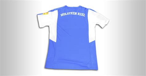 Originally from toronto, currently based in london. Holstein Kiel - Trikot von der Mannschaft signiert