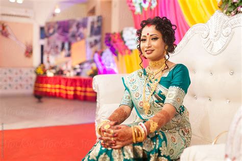 A Newly Married Indian Bride With Traditional Hindu Dress Del Colaborador De Stocksy Dream