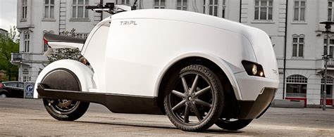 This Three-Wheel Motor Scooter Is Designed as an Urban Cargo Vehicle