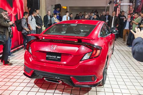 Watch Hondas Reveal Of The 2018 Civic Si Coupe And Sedan At 11am Est
