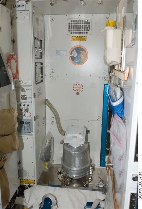 How Astronauts Go To The Bathroom In Space Business Insider