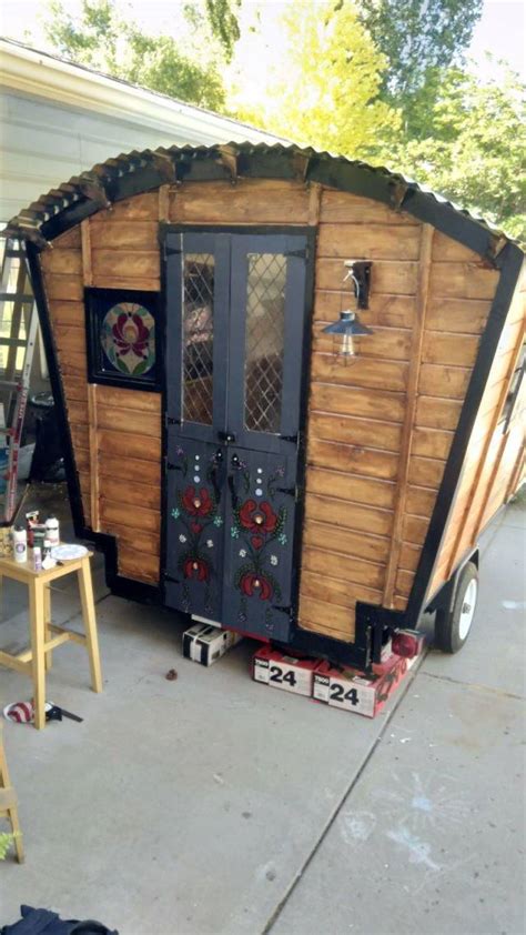 Handmade gypsy wagon made with gorgeous woodwork and carpentry skills. Wanna Have A DIY Gypsy Wagon? (64 pics) - Izismile.com
