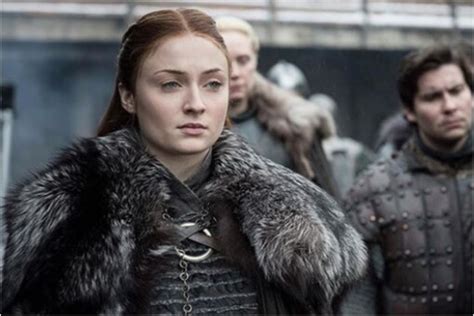 Sophie Turner Brings Home Sansa Starks Throne As Queen In The North