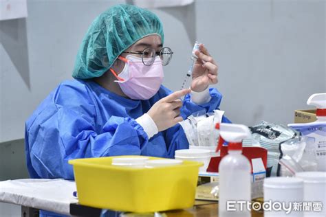 Check spelling or type a new query. 50歲以下最快7／29輪到疫苗! 專家：8月中涵蓋率有望達2成5 | ETtoday生活新聞 | ETtoday新聞雲