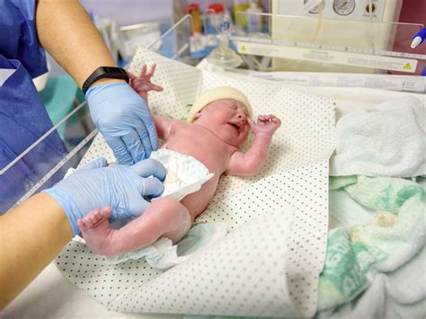 Profesionales de enfermería y cuidados intensivos neonatales