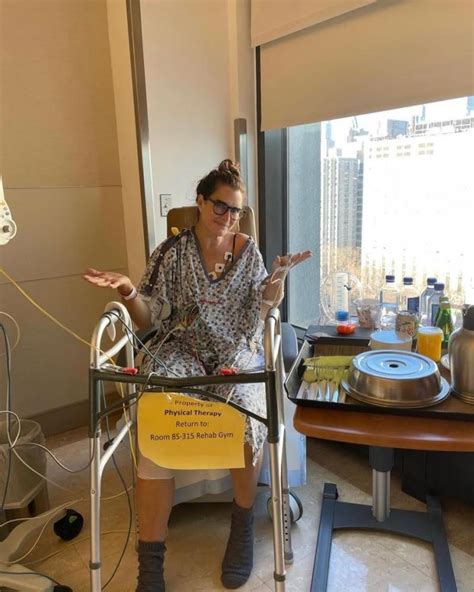 Brooke Shields Recovering From Broken Leg After Gym Accident Gma Entertainment
