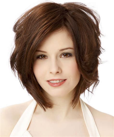 This medium blonde wavy hairstyle looks awesome and beautiful. Medium Wavy Casual Hairstyle - Chocolate Hair Color